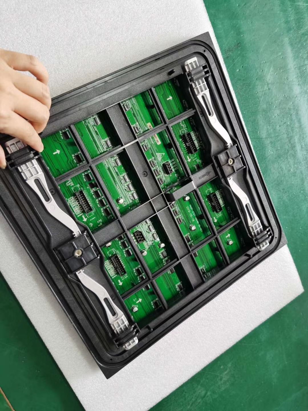 P6.67 perete video led serviciu frontal (2)